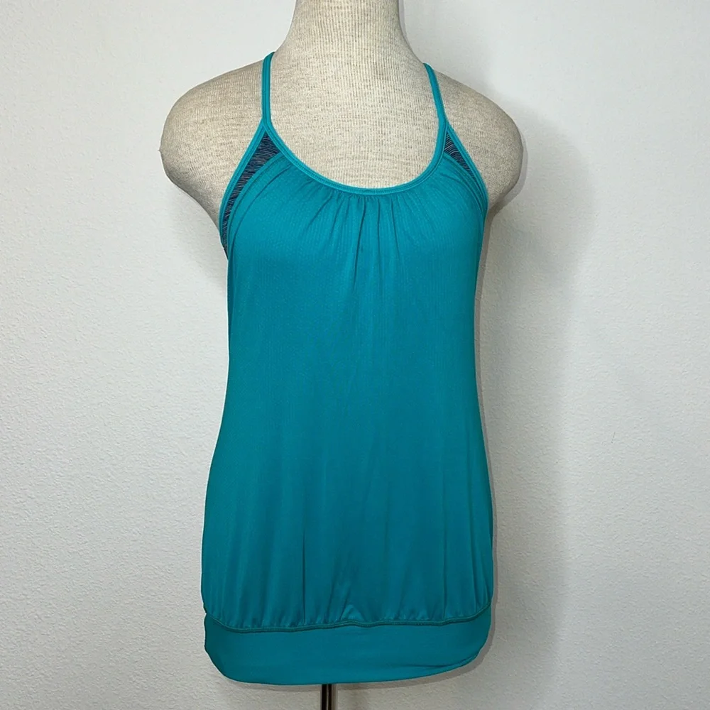 🔹 Lululemon Tank Top Bra Combo